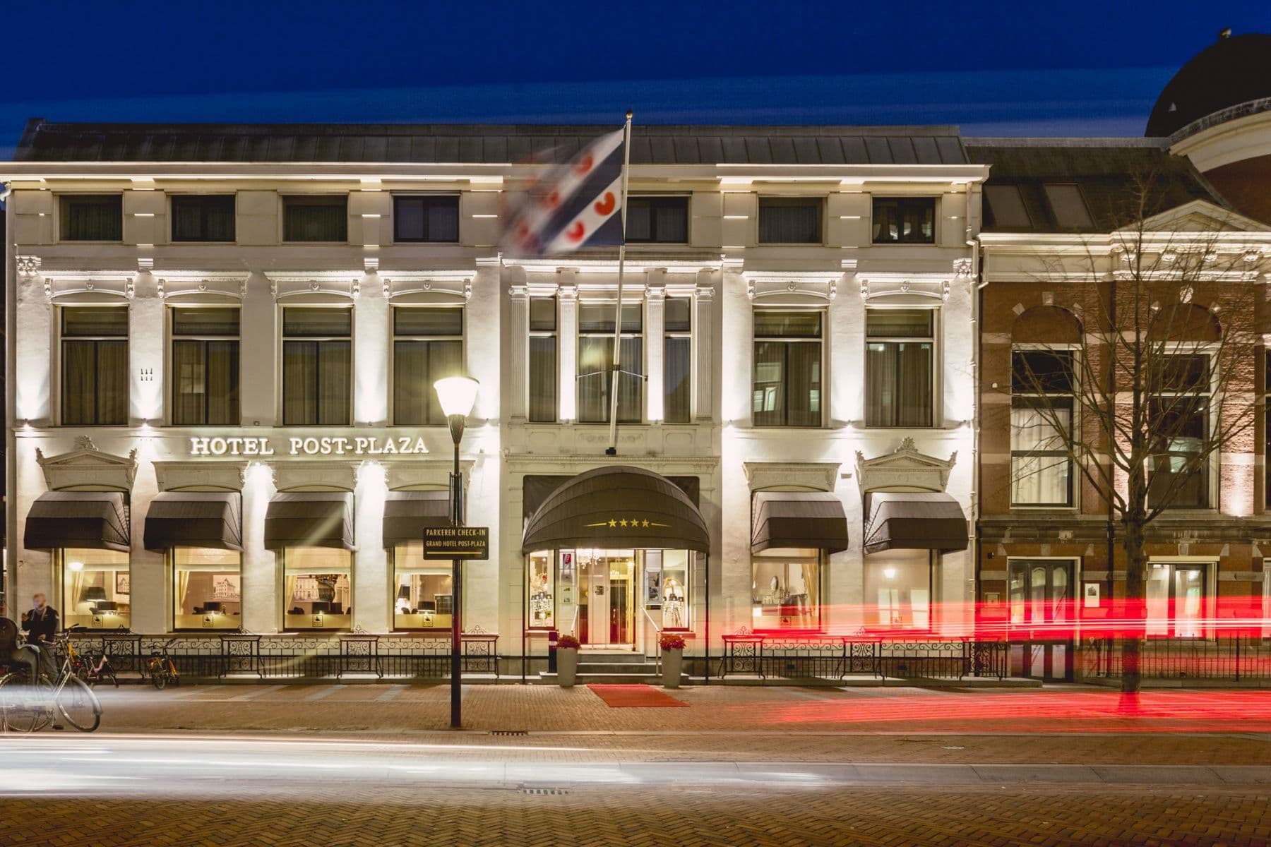 Gevel van Hotel Post-Plaza in Leeuwarden